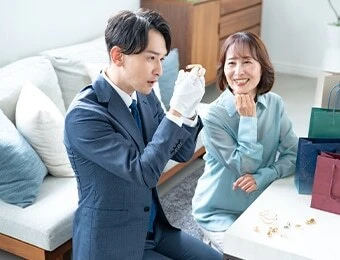 故人の遺品を丁寧に査定し、次の世代へ繋ぎます